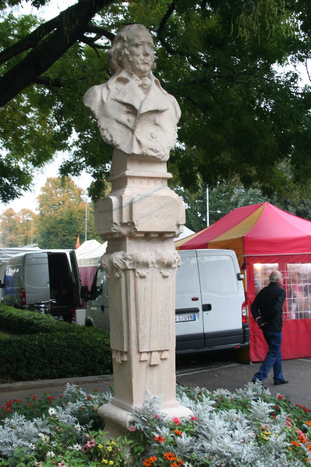 Monumento a Lorenzo Mascheroni
