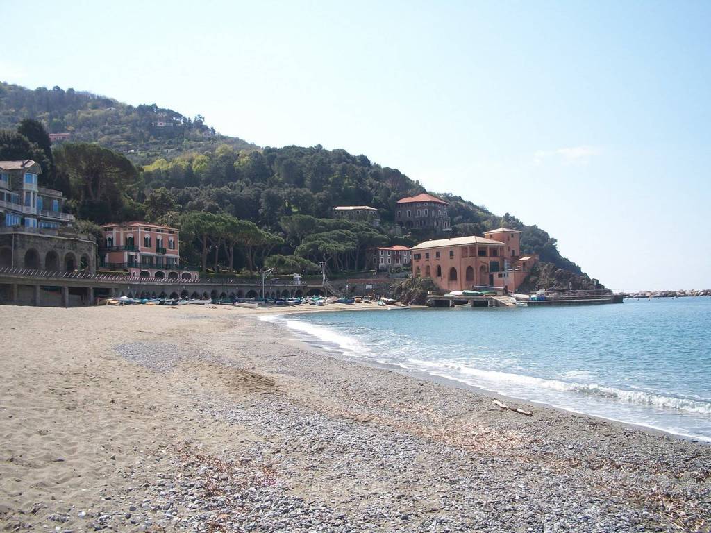 Spiaggia di Albisola Superiore
