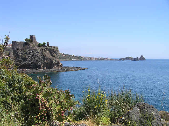Spiaggia di Aci Castello