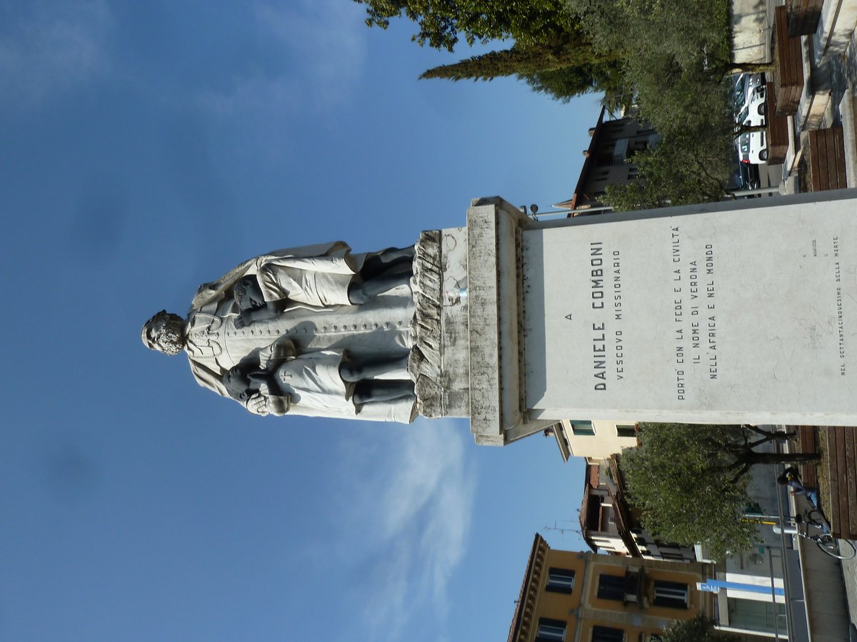 monumento a Daniele Comboni