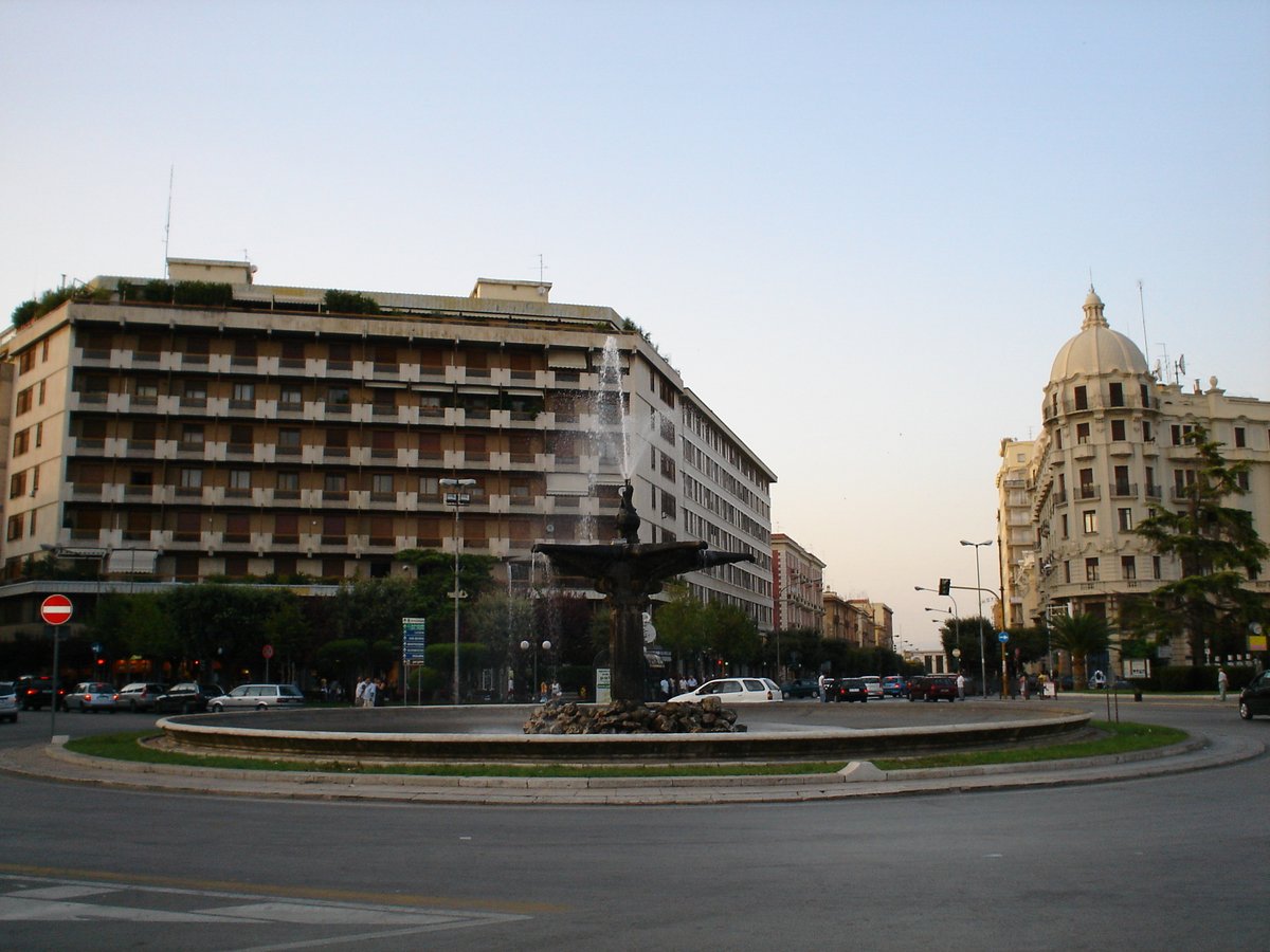Piazza Camillo Benso conte di Cavour