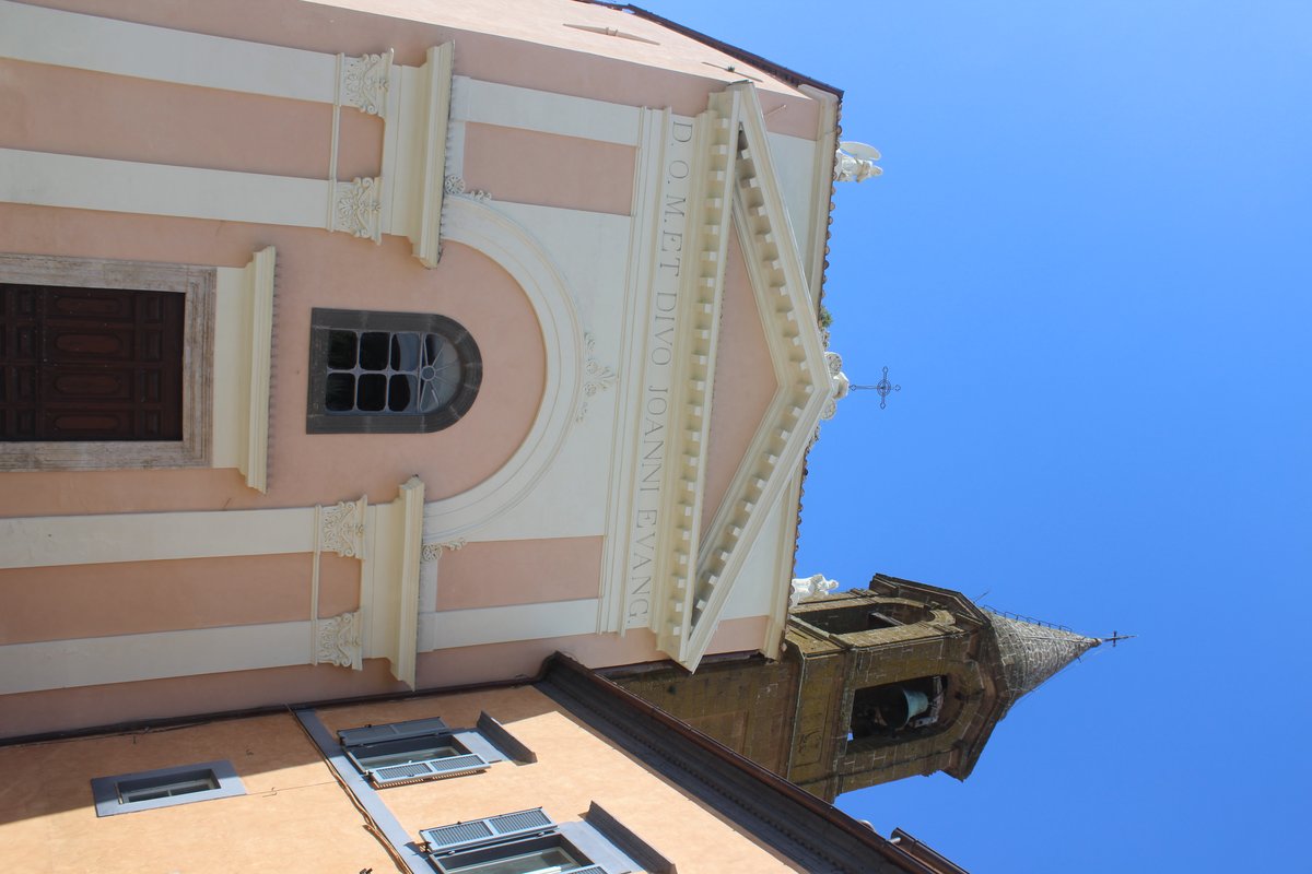 chiesa di San Giovanni Evangelista e ex canonica ora caserma dei Carabinieri