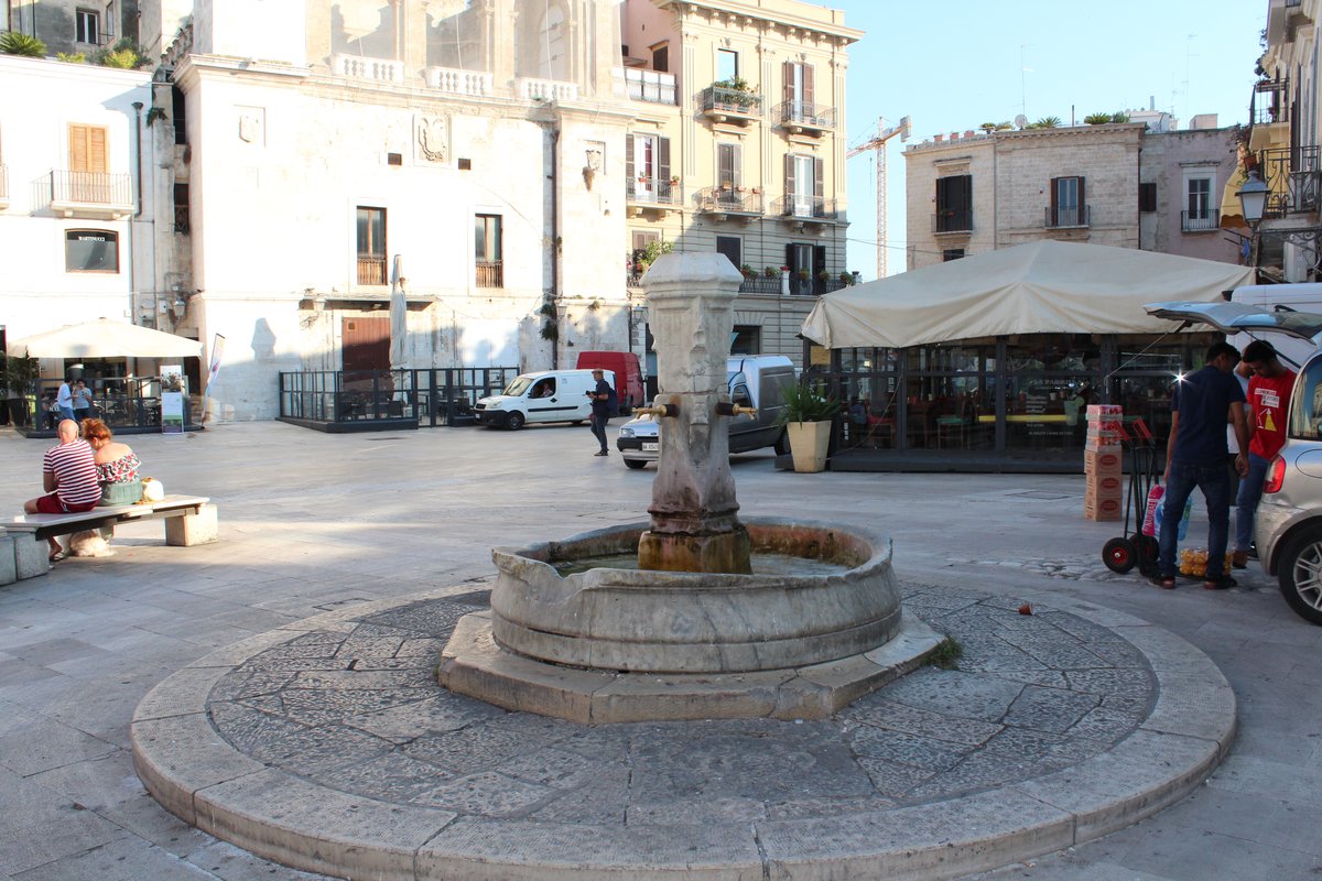 fontana della Pigna