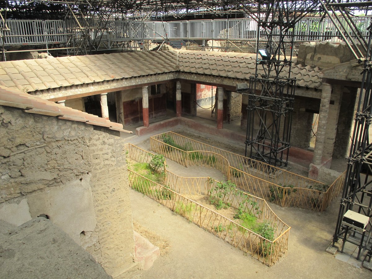 casa dei Pittori a Lavoro (IX.12.9)