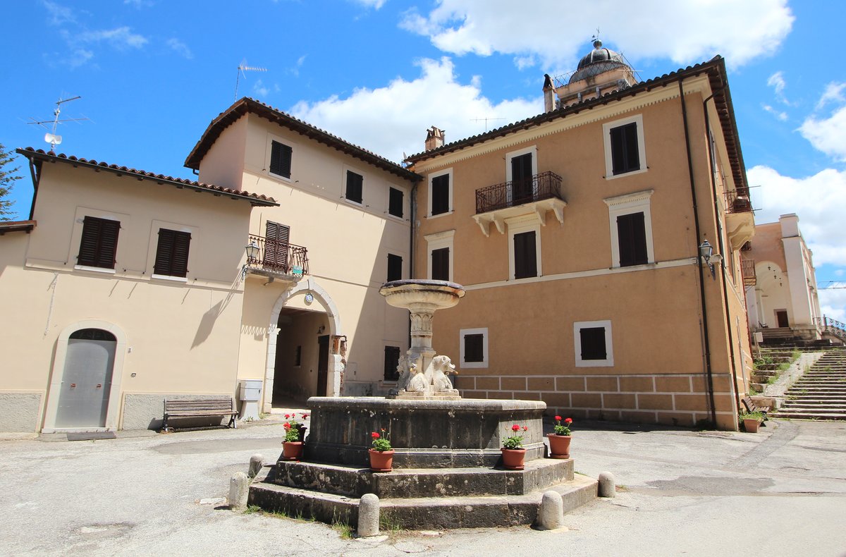 piazza Angeloantonio Cesqui - Preci