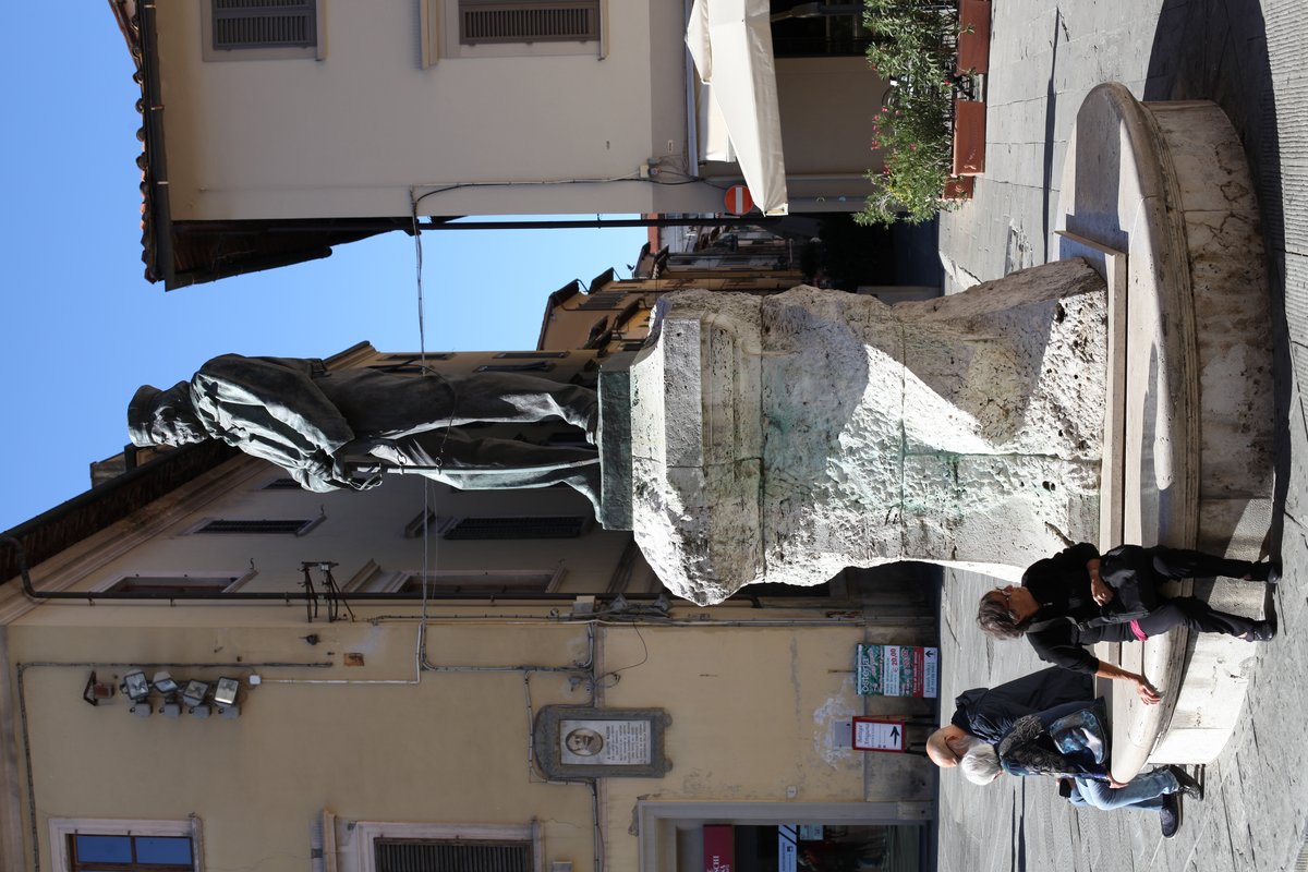 statua in Piazza Cavour - San Giovanni Valdarno