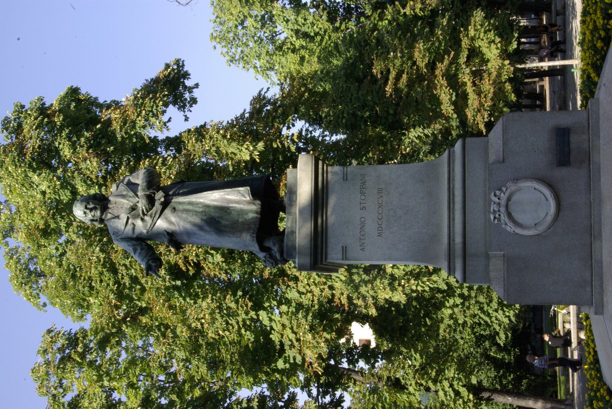 statua ad Antonio Stoppani