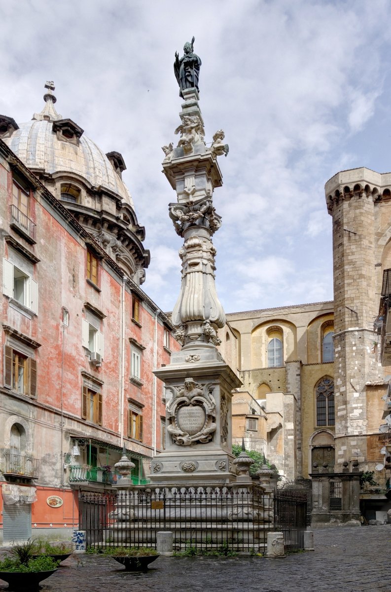 piazza Sisto Riario Sforza - Napoli
