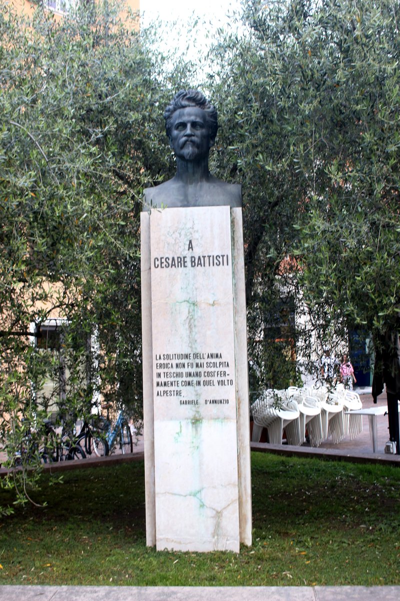 monumento a Cesare Battisti - Riva del Garda