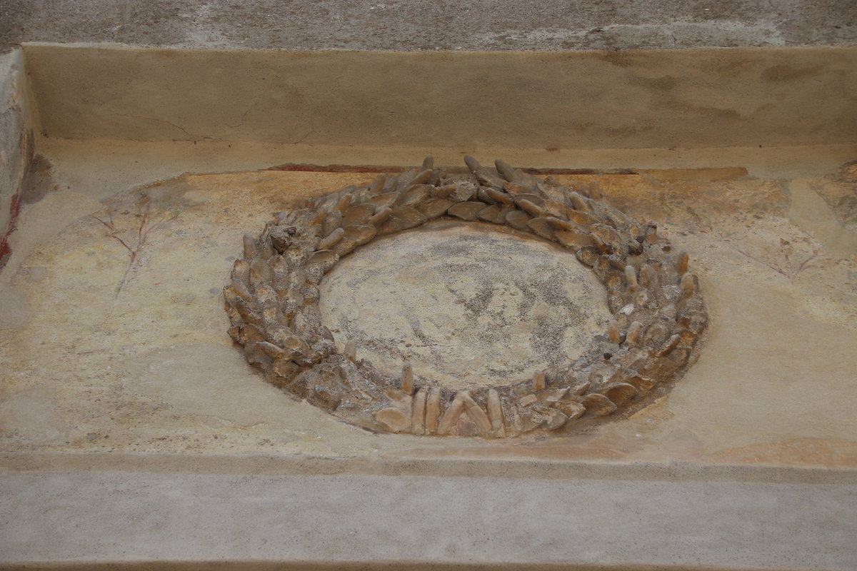 casa degli Augustali (II.2.4)