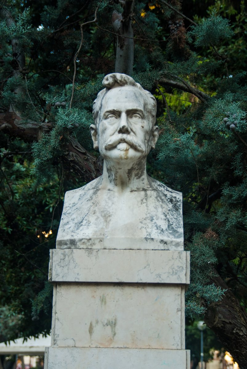 Monumento dedicato a Giuseppe Capruzzi