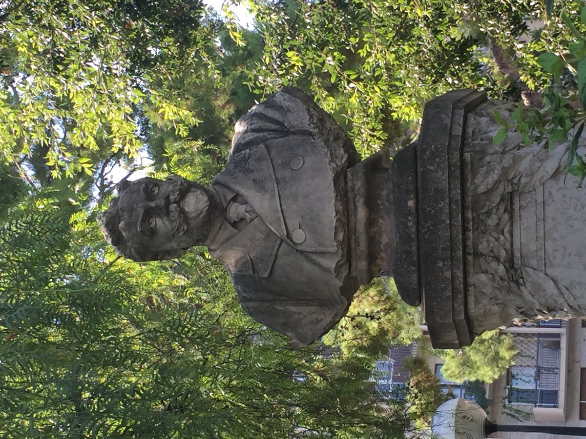 Monumento dedicato a Salvatore Cognetti de Marinis