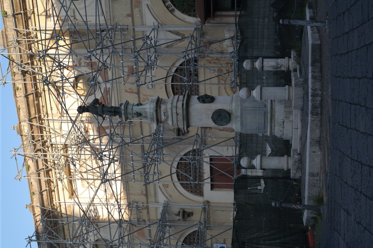 Obelisco con statua bronzea di Carlo II d'Asburgo - Avellino