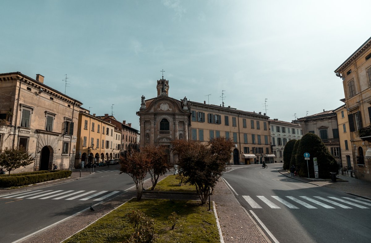 piazza Luigi Roversi
