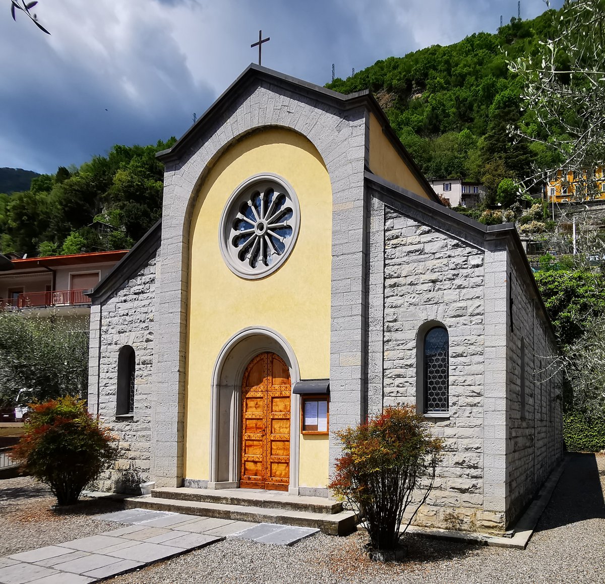 chiesa della Regina Pacis - Moltrasio