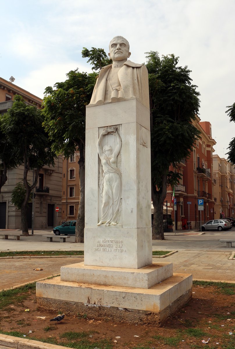 Monumento dedicato al maresciallo Armando Diaz duca della Vittoria