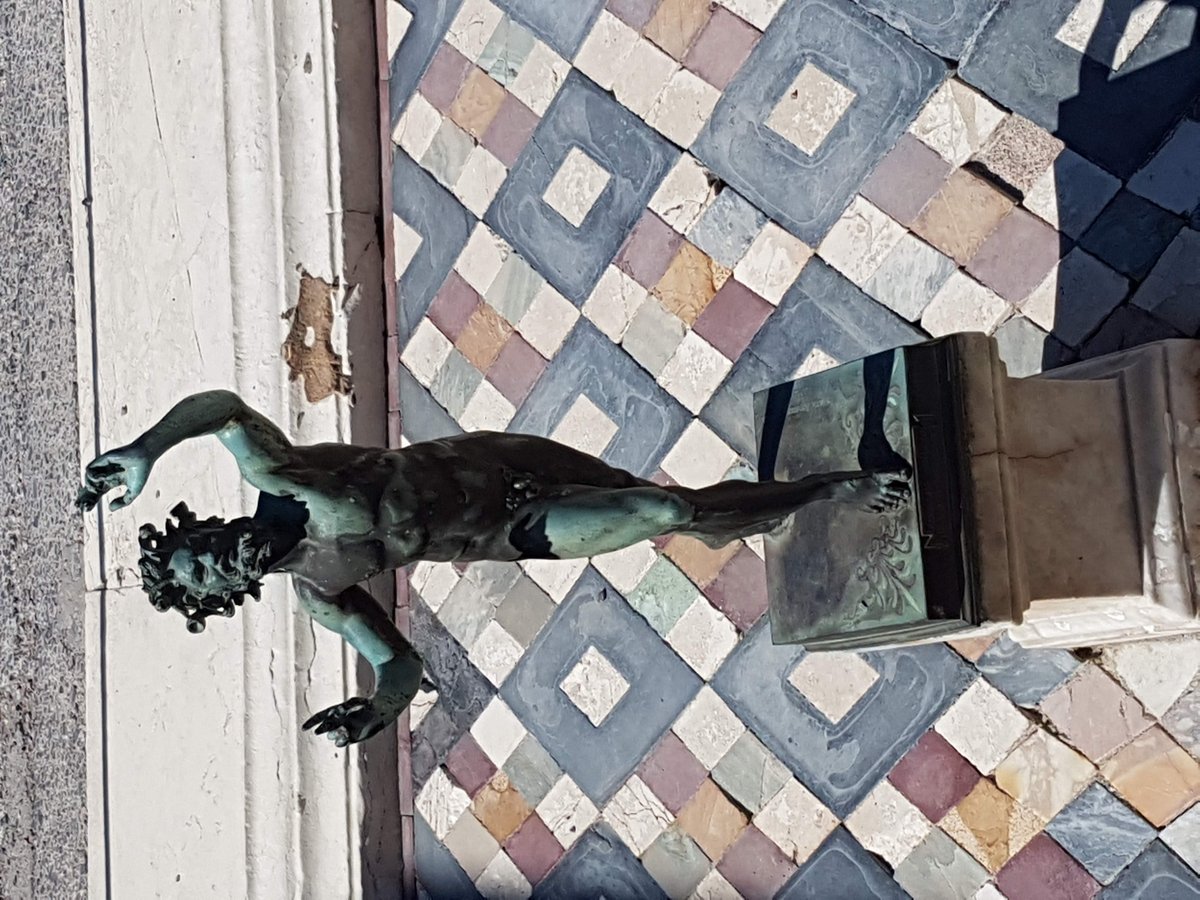 Copia moderna del fauno danzante