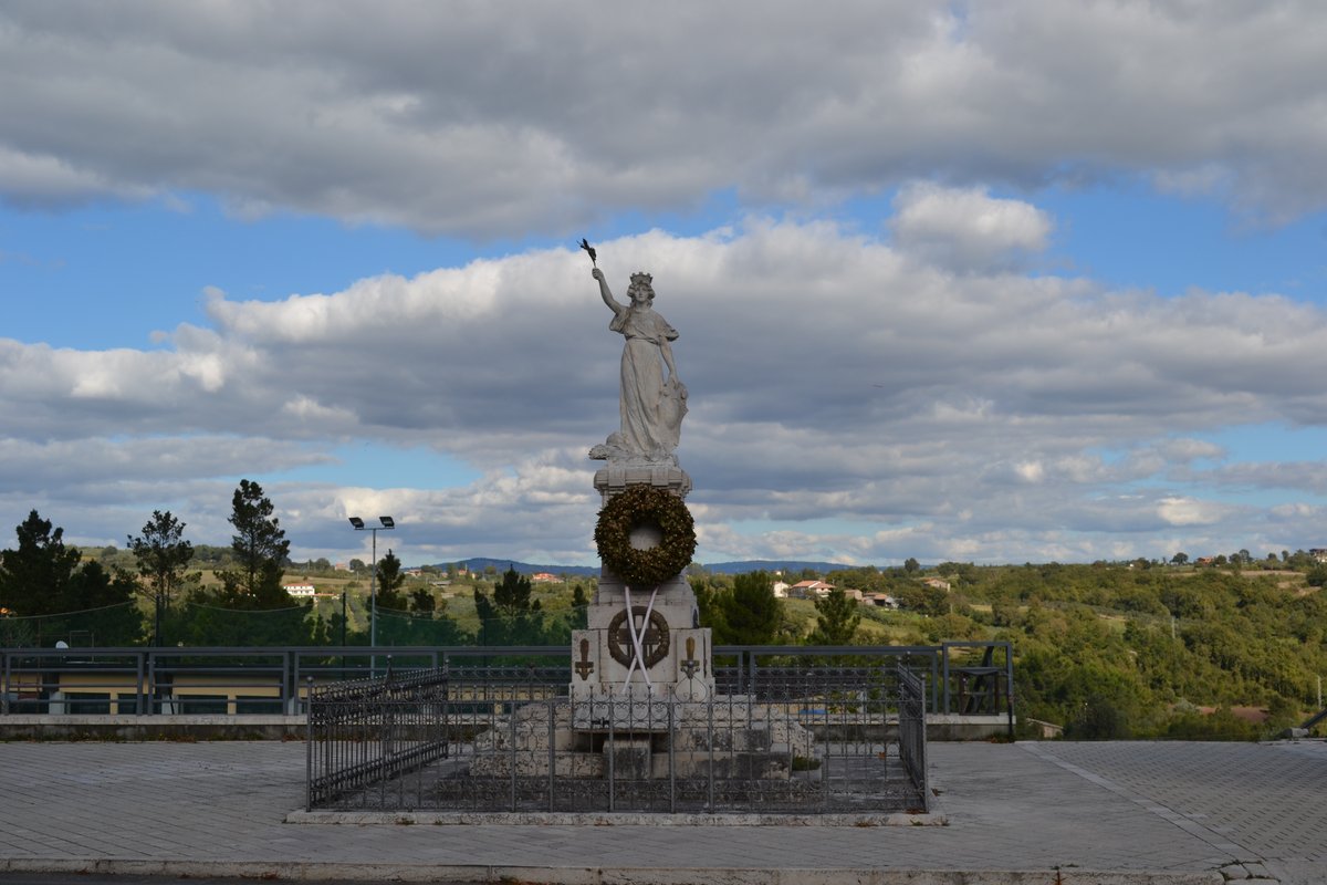 monumento in onore dei caduti di guerra - Pontelandolfo