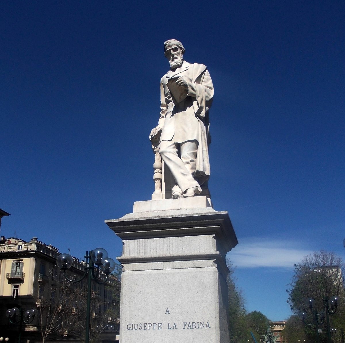 Monumento a Giuseppe La Farina