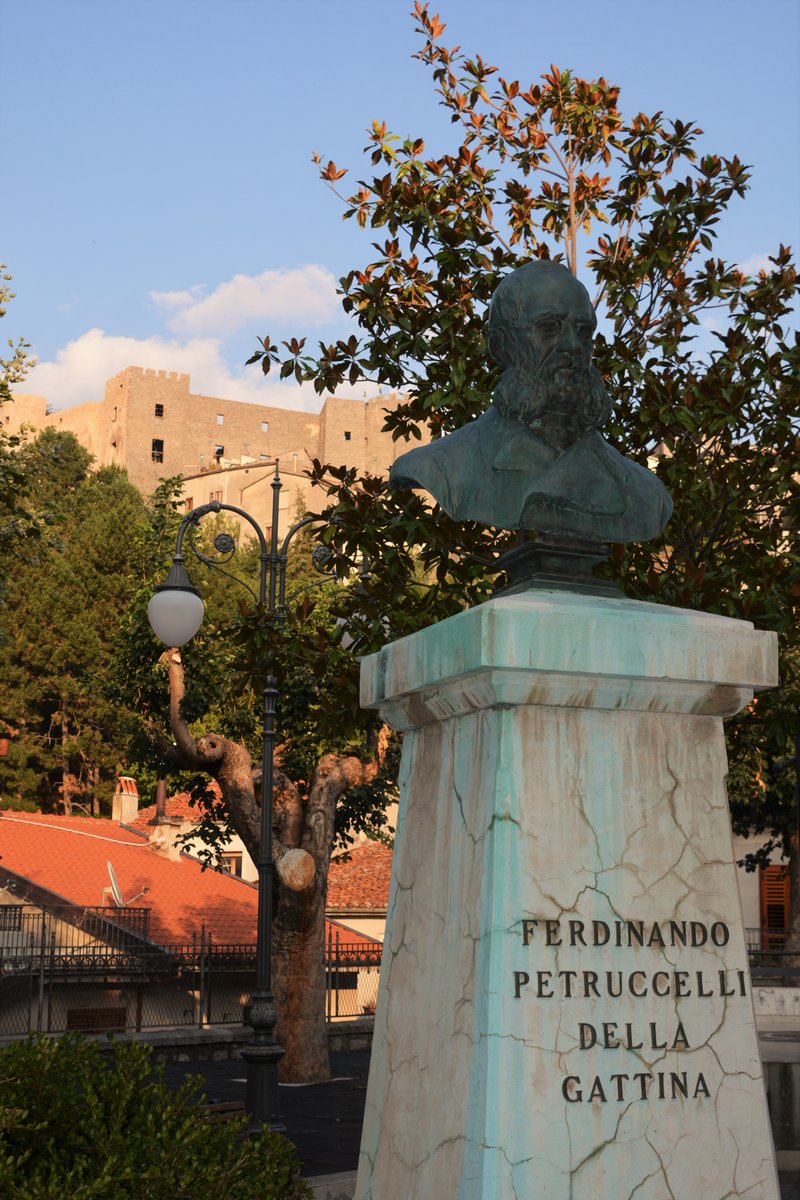 Monumento a Ferdinando Petruccelli della Gattina - Moliterno