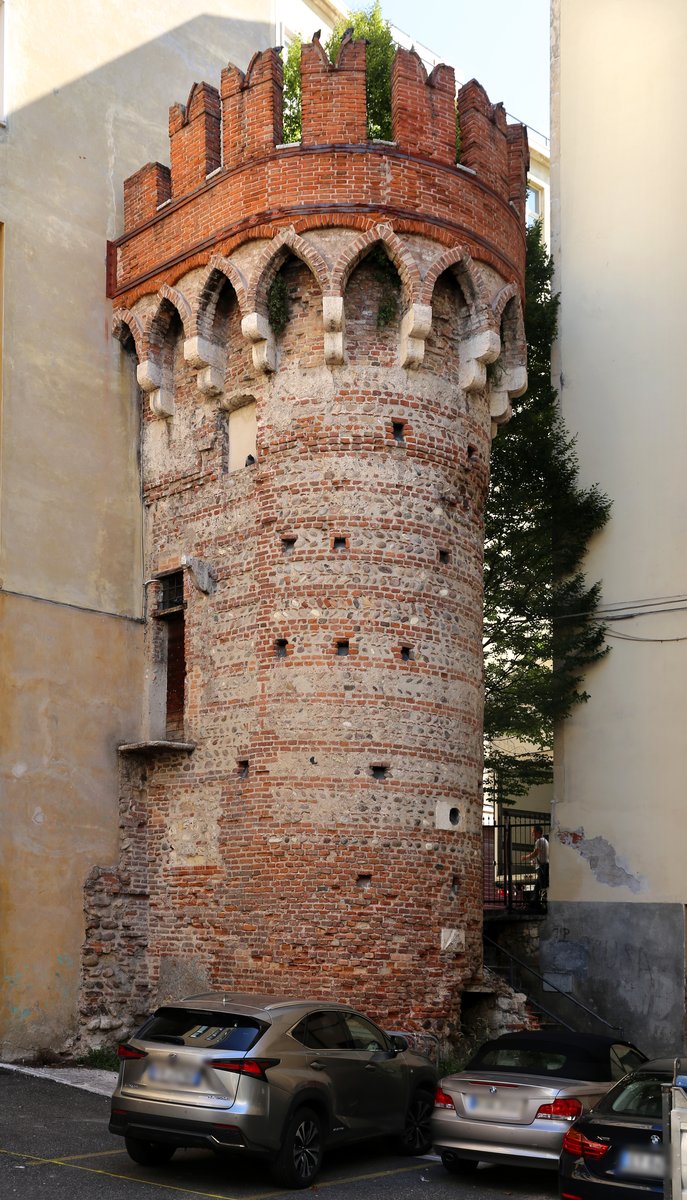 Torrione in piazza dei Mutilati