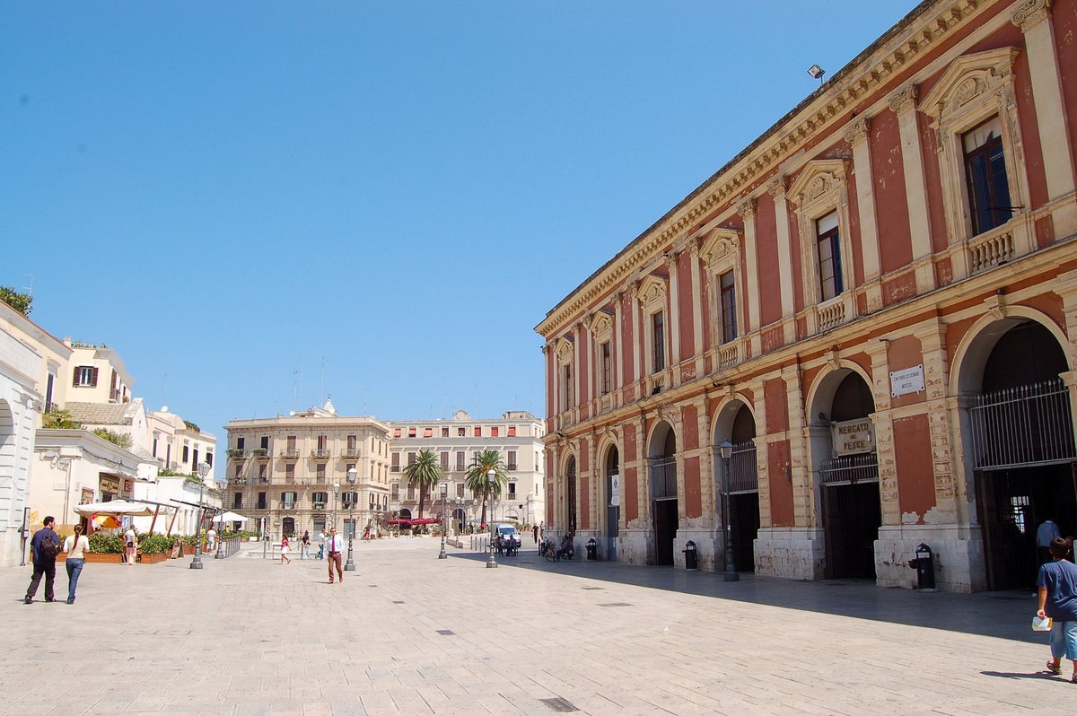 Piazza del Ferrarese - 1