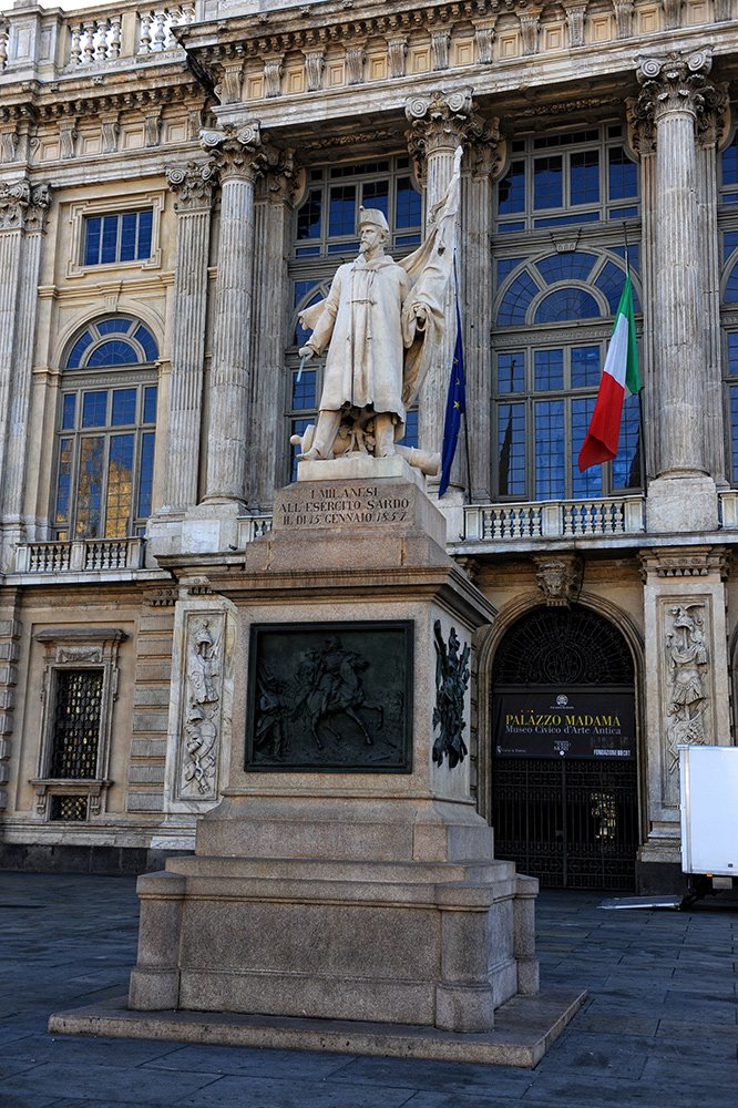 Monumento all'Alfiere dell'Esercito Sardo