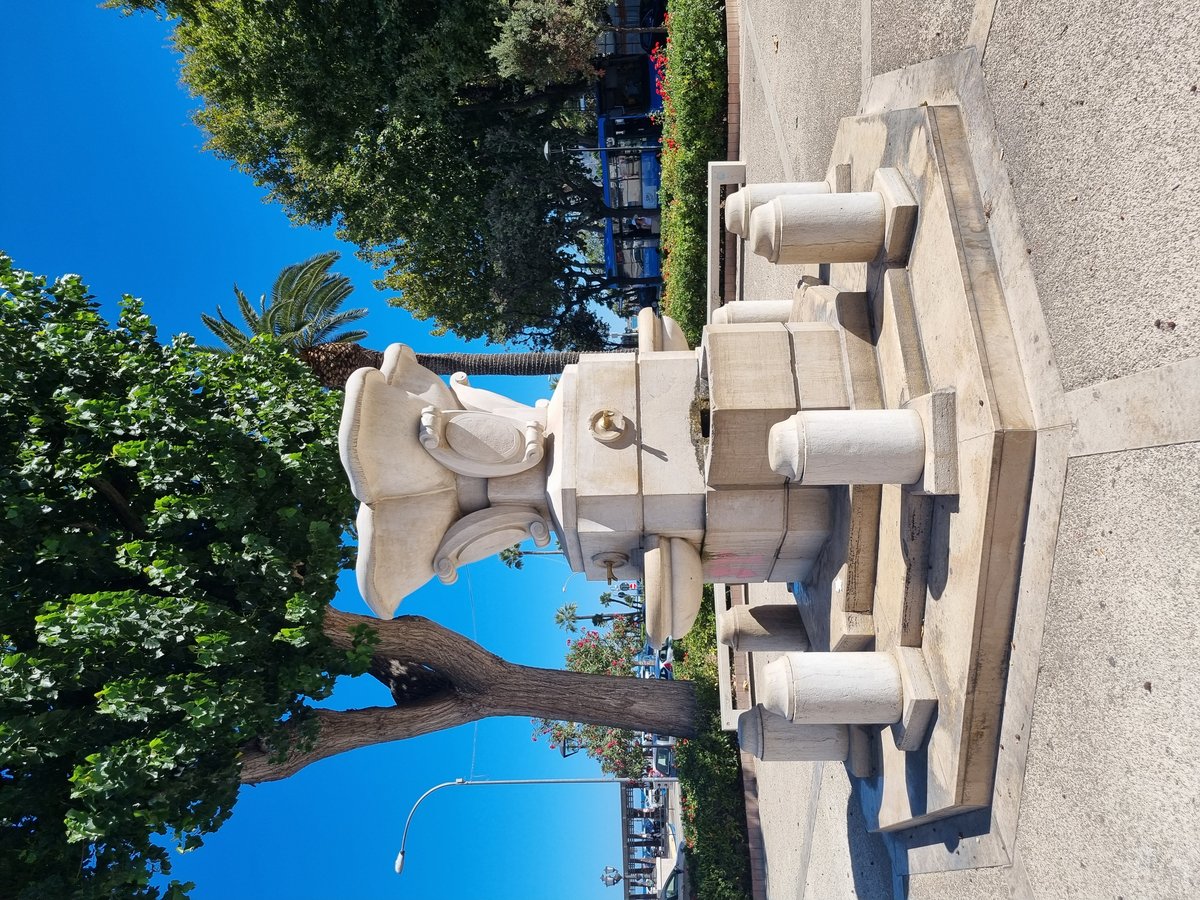 fontana monumentale di piazza Eroi del Mare
