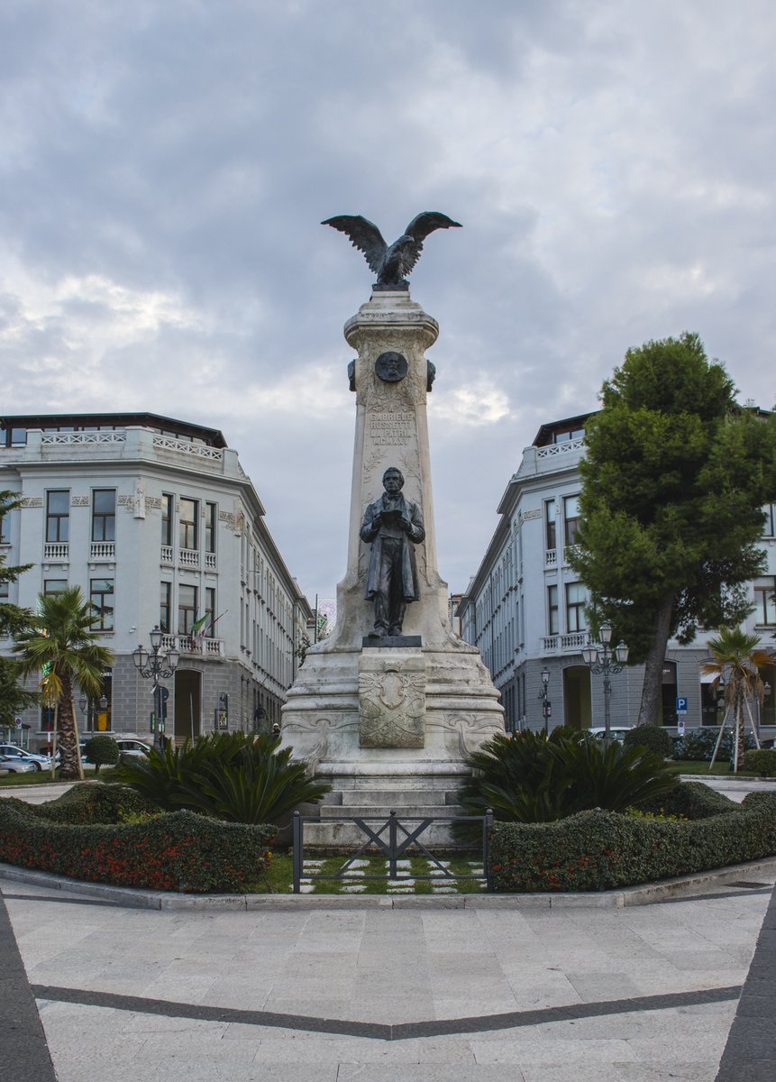 Monumento a Gabriele Rossetti