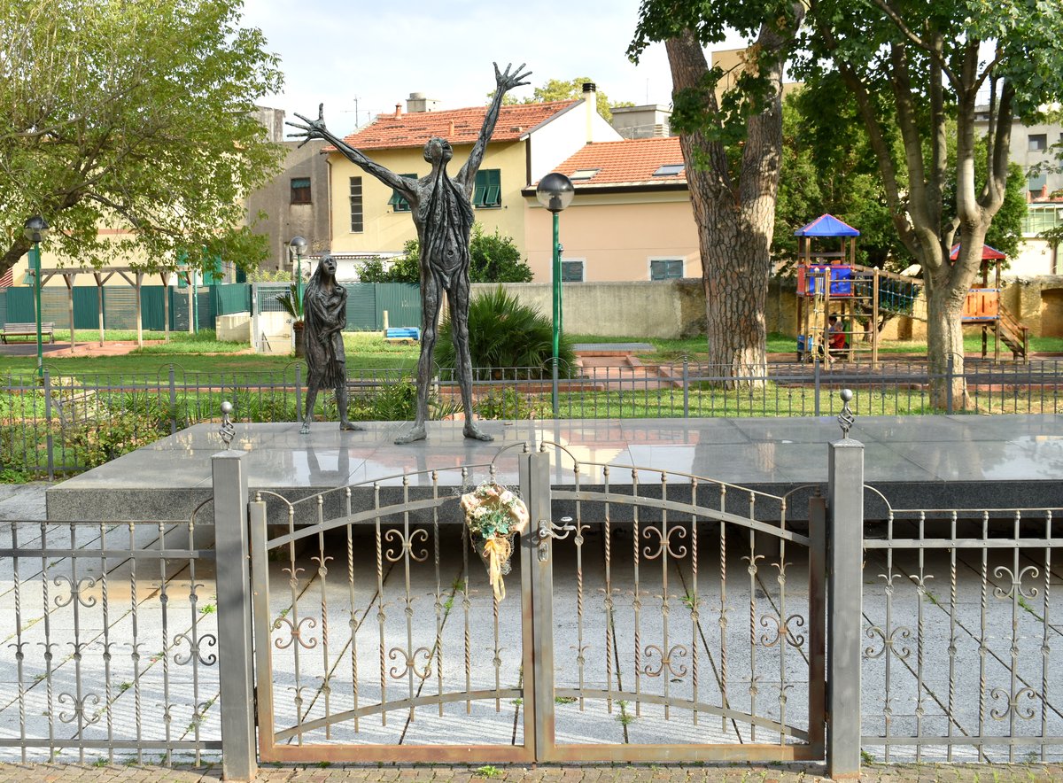 Monumento ai caduti del bombardamento - Toirano