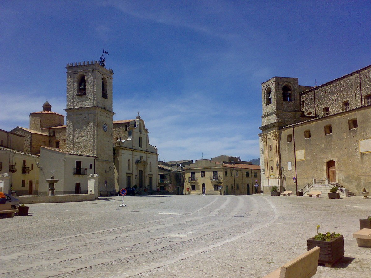 piazza Umberto I - Palazzo Adriano