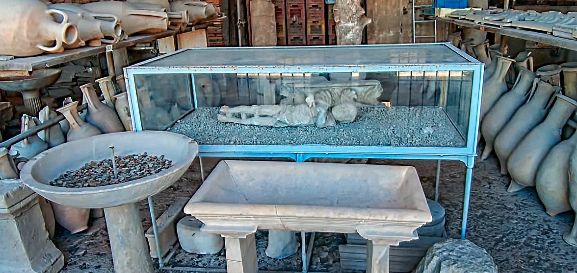 casa del Bracciale d'Oro (VI.17.42)