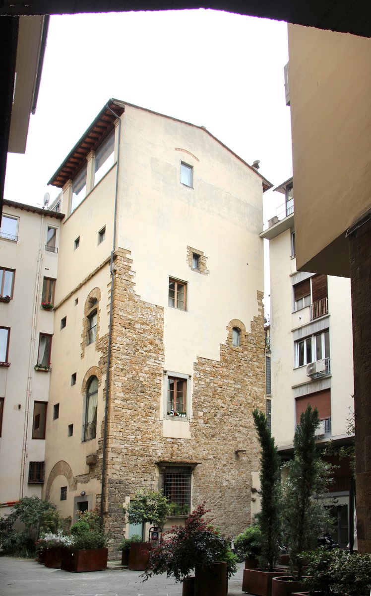 Torre in via dello Sprone