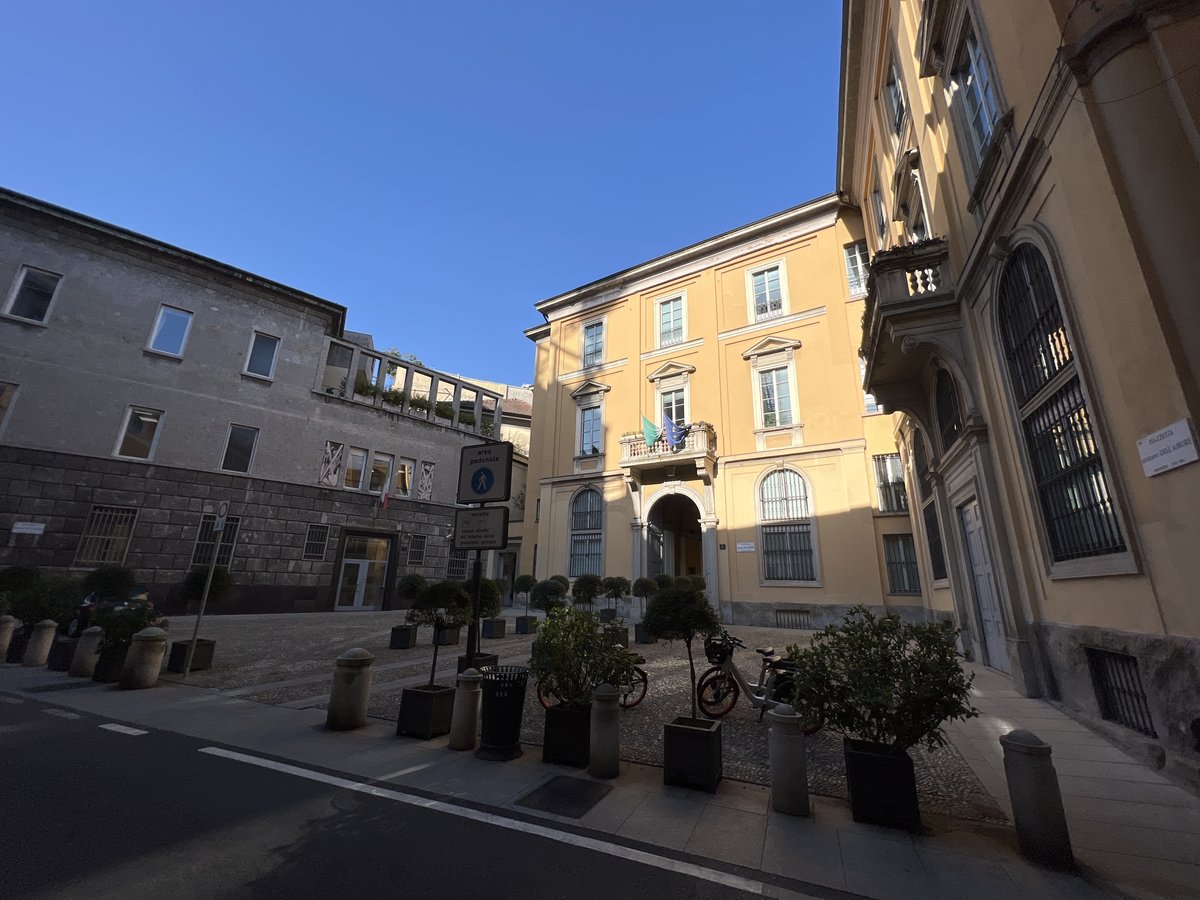 Piazzetta Giordano dell'Amore - Milano