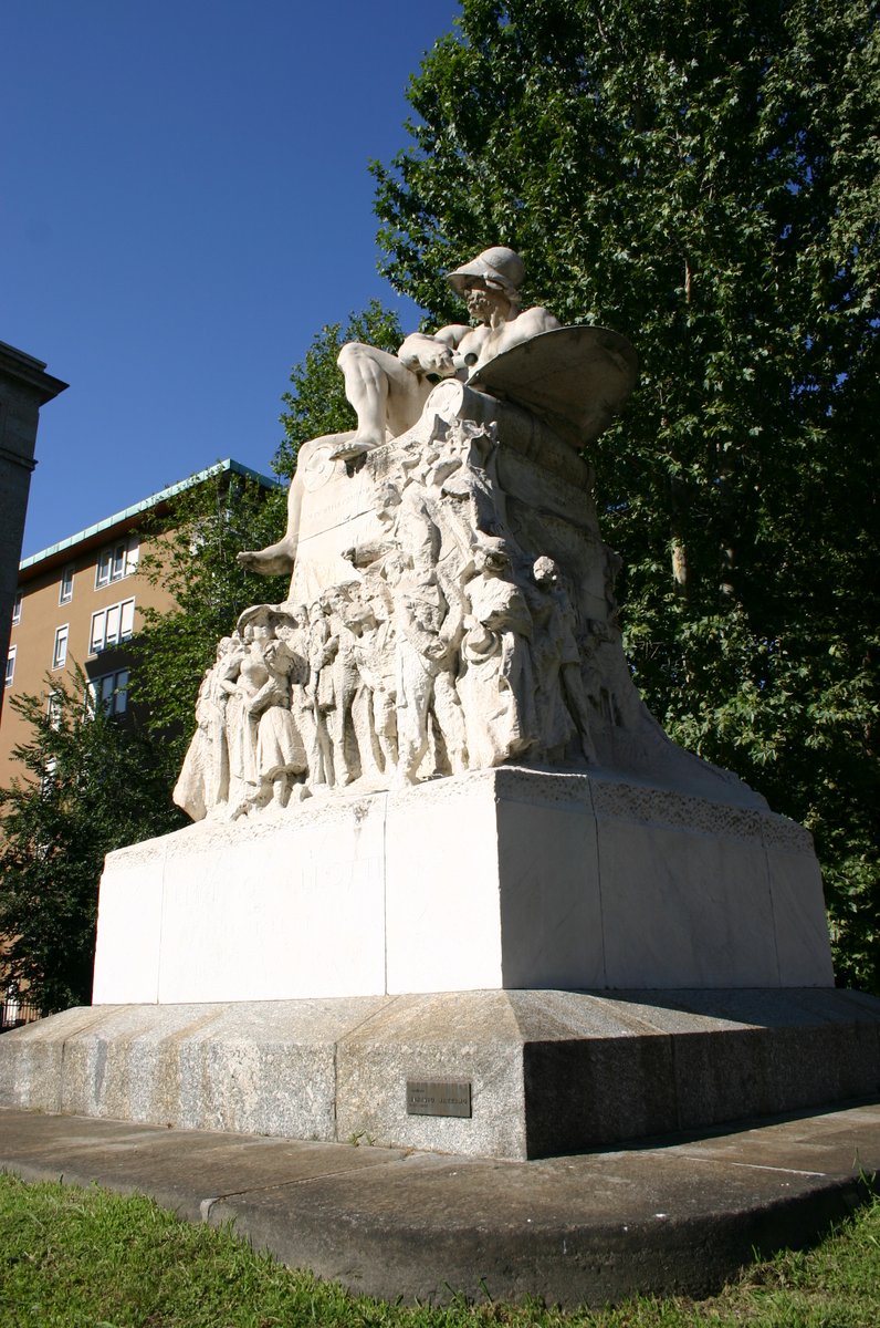 monumento a Felice Cavallotti
