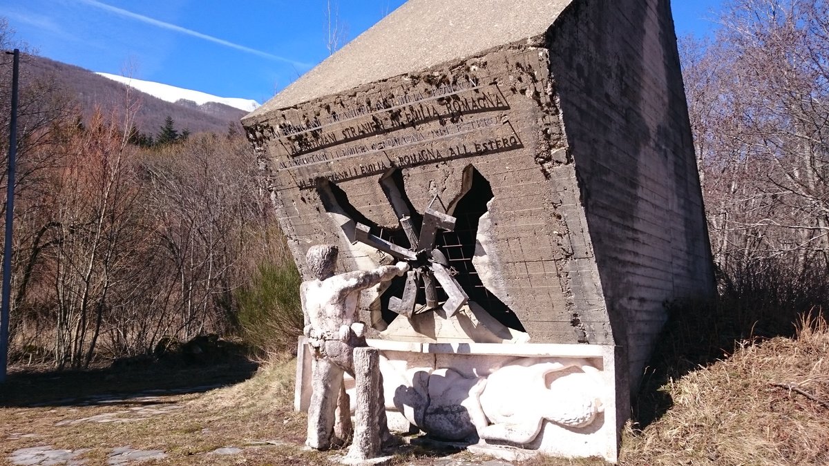 Monumento ai partigiani stranieri - Villa Minozzo