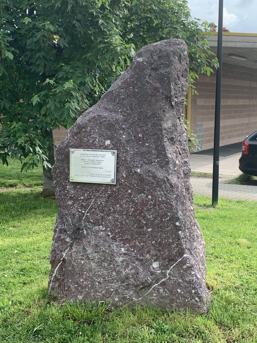 Monumento ai martiri delle foibe - Ponte San Pietro