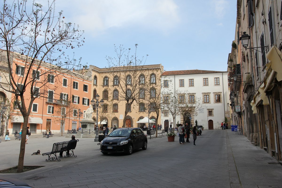 piazza Tola