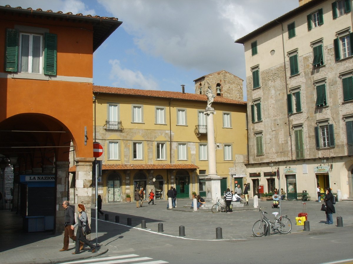 piazza Cairoli