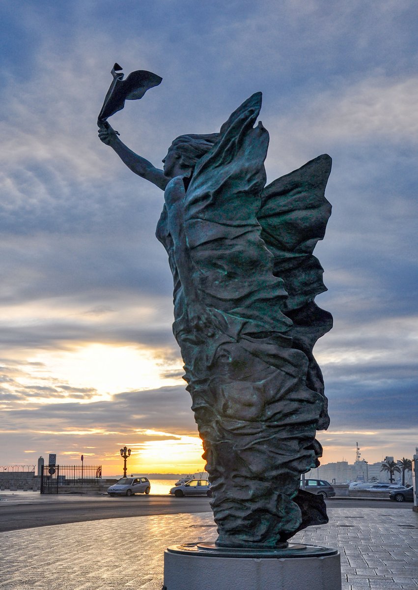 Monumento alla donna universale