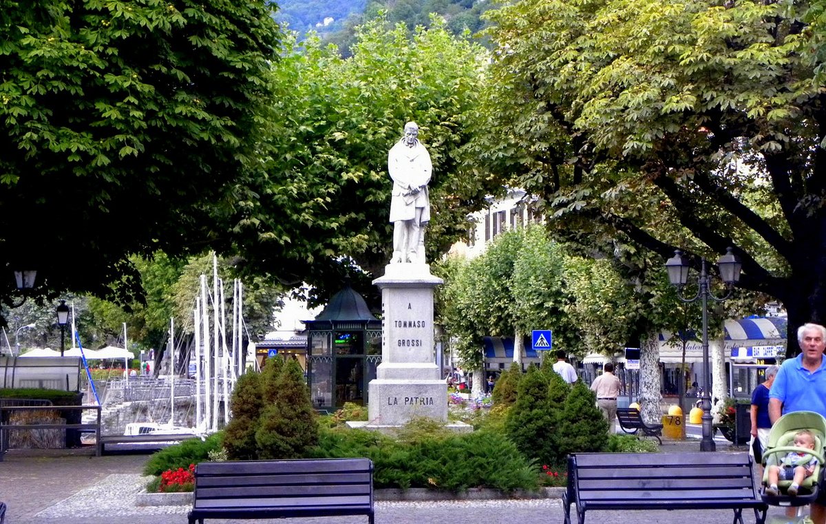 statua di Tommaso Grossi