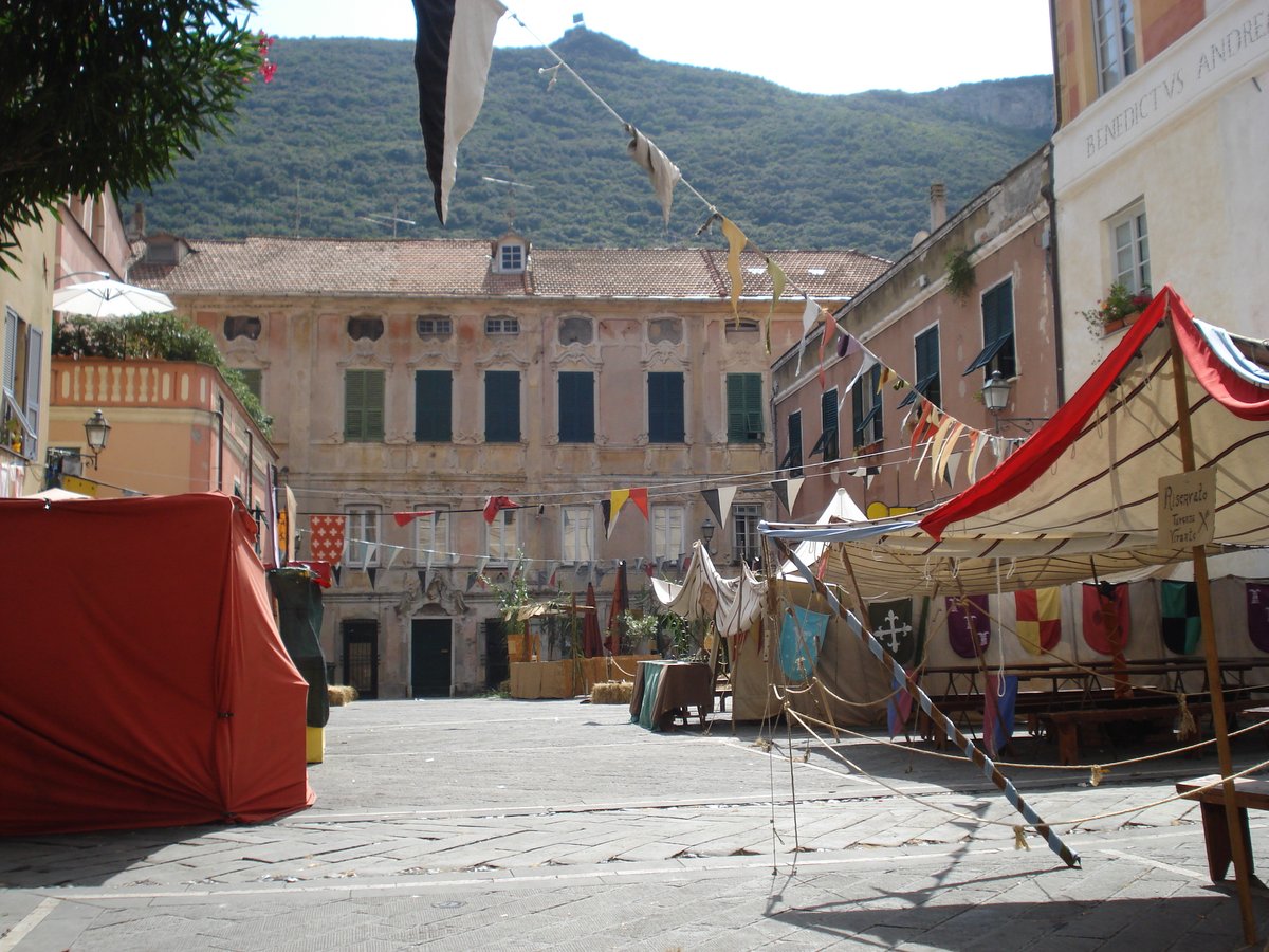 Piazza del Tribunale - Finale Ligure