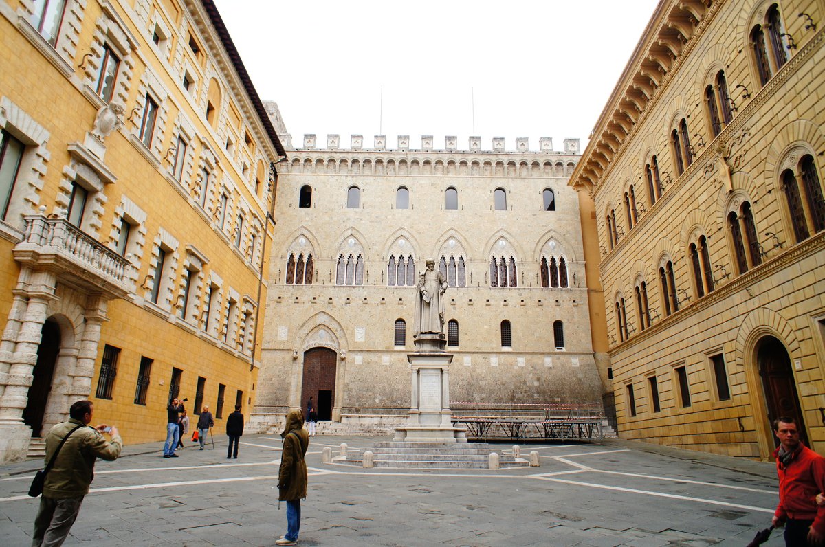 piazza Salimbeni
