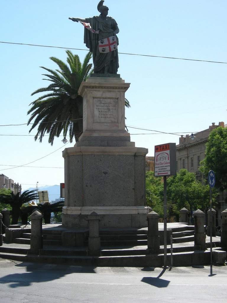 monumento a Carlo Felice