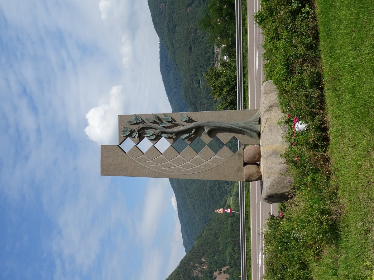 monumento in porfido - Albiano