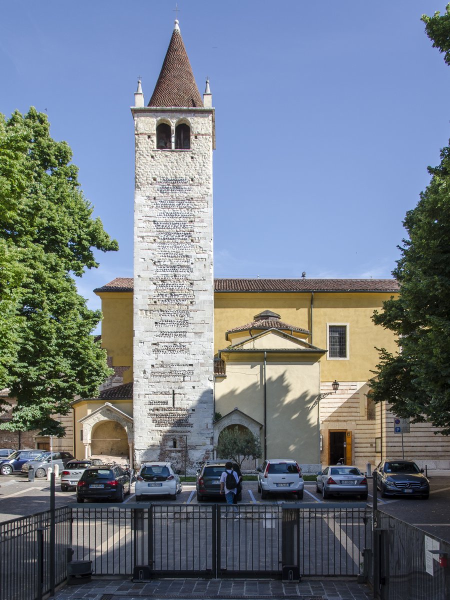 piazza Santi Apostoli