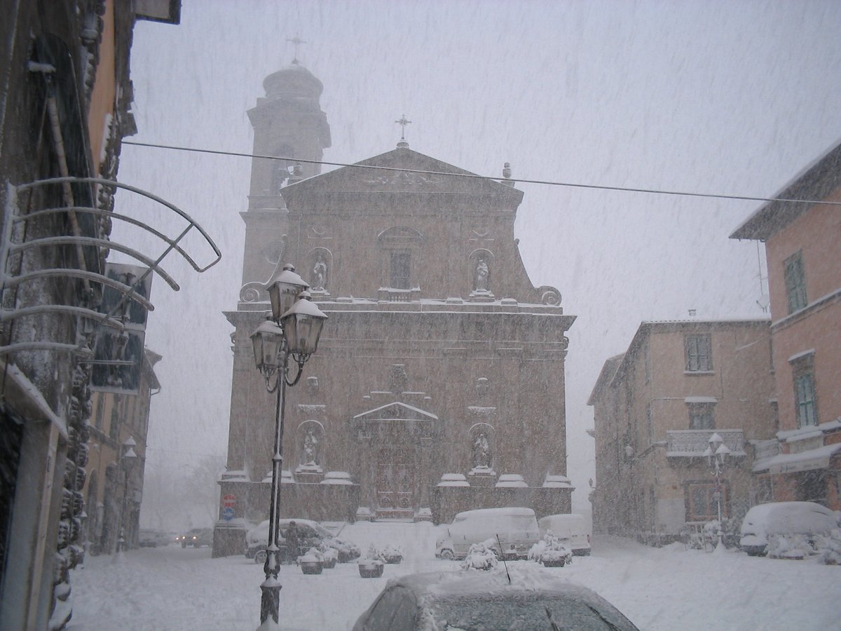 piazza Madonna - Castel del Piano