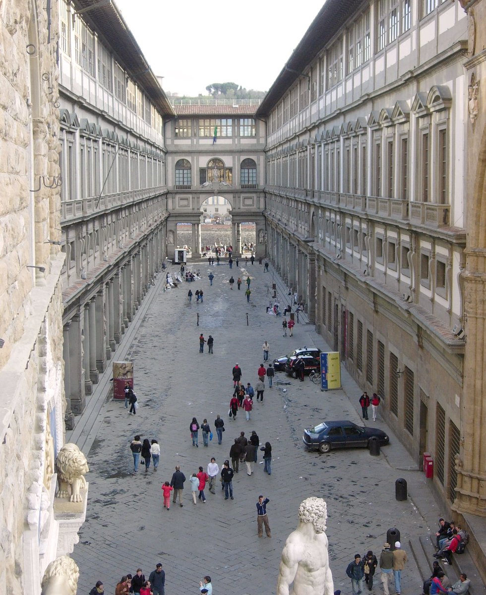 Piazzale degli Uffizi