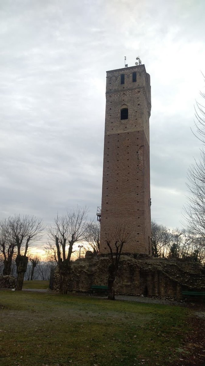 Torre medievale e ruderi del castello - Cervere