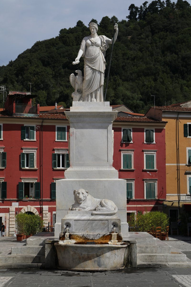 Monumento a Maria Beatrice d'Este - Carrara